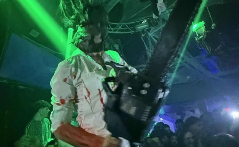 Concert dynamique representant la diversite musicale du hits parade france